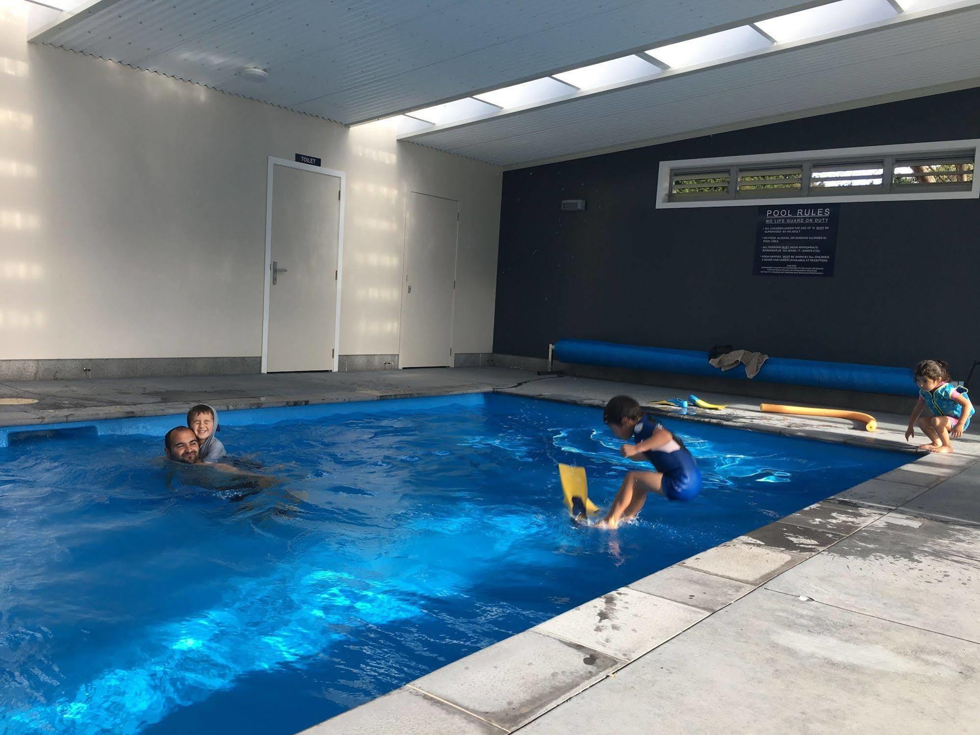 Stratford Motel & Holiday Park Екстер'єр фото