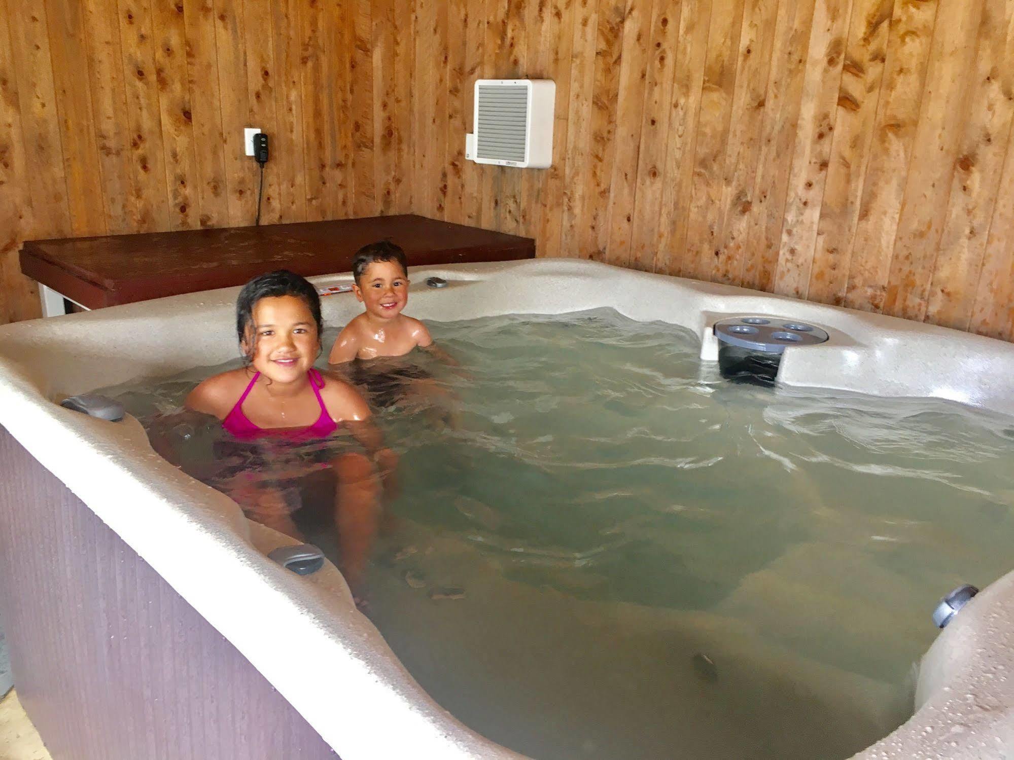 Stratford Motel & Holiday Park Екстер'єр фото