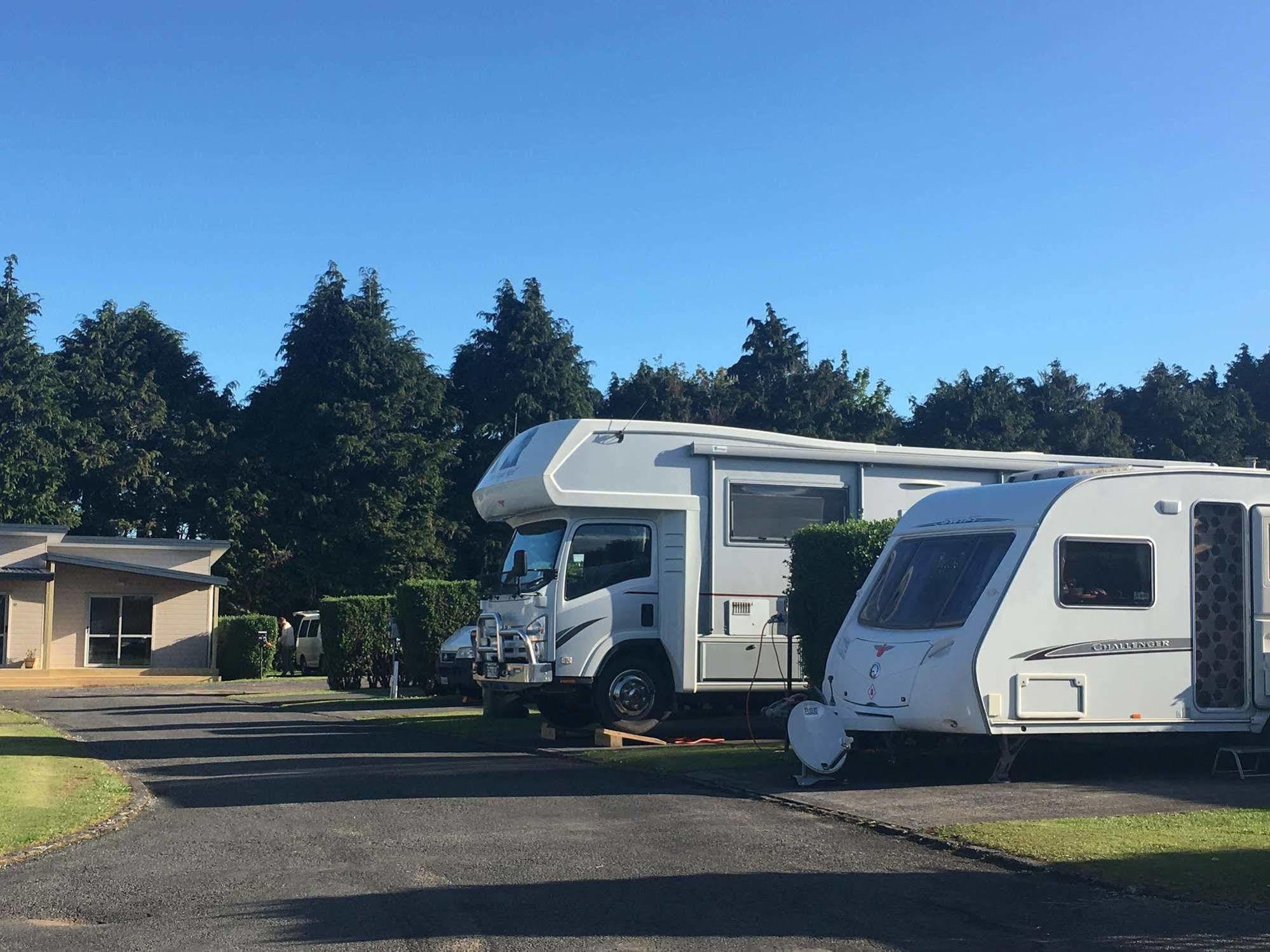 Stratford Motel & Holiday Park Екстер'єр фото